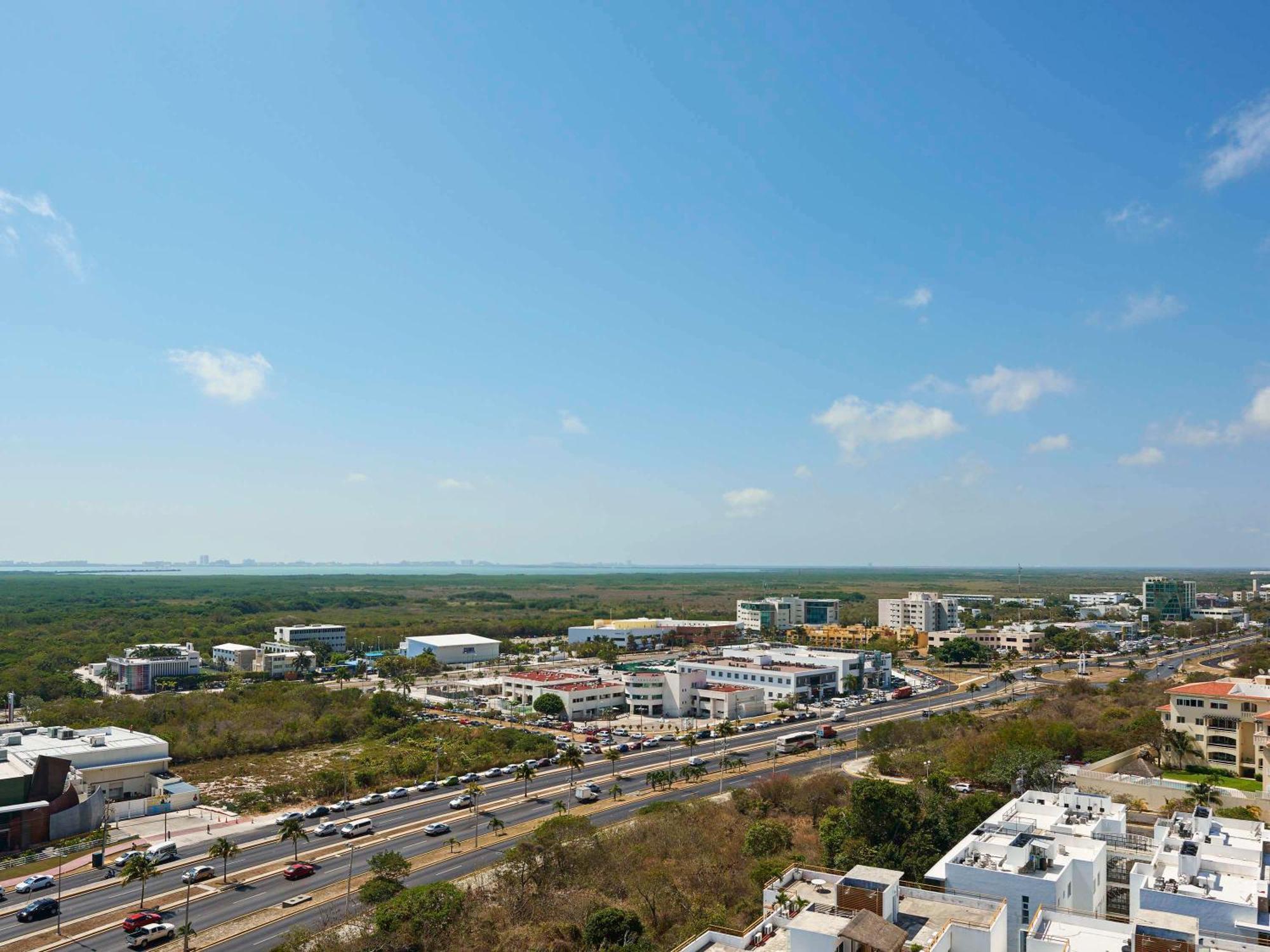 Ibis Cancun Centro Exterior photo